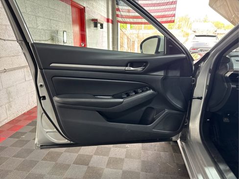 Used 2023 Nissan Altima 2.5 SV FWD image 17