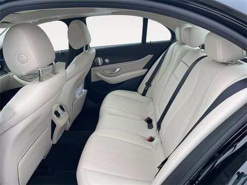 Used 2023 Mercedes-Benz E 350 4MATIC Sedan image 13