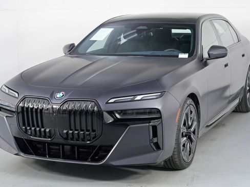 Used 2023 BMW i7 xDrive60 w/ Parking Assistance Package image 60