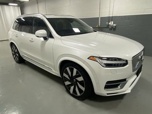 Certified 2023 Volvo XC90 T8 Ultimate w/ Lounge Package image 4