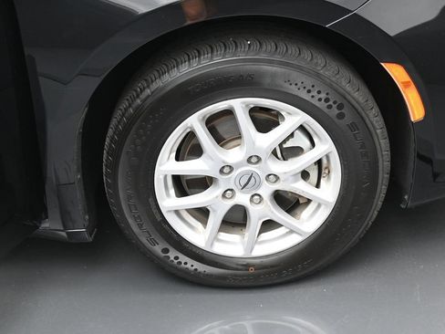 Used 2024 Chrysler Pacifica Touring-L FWD image 36