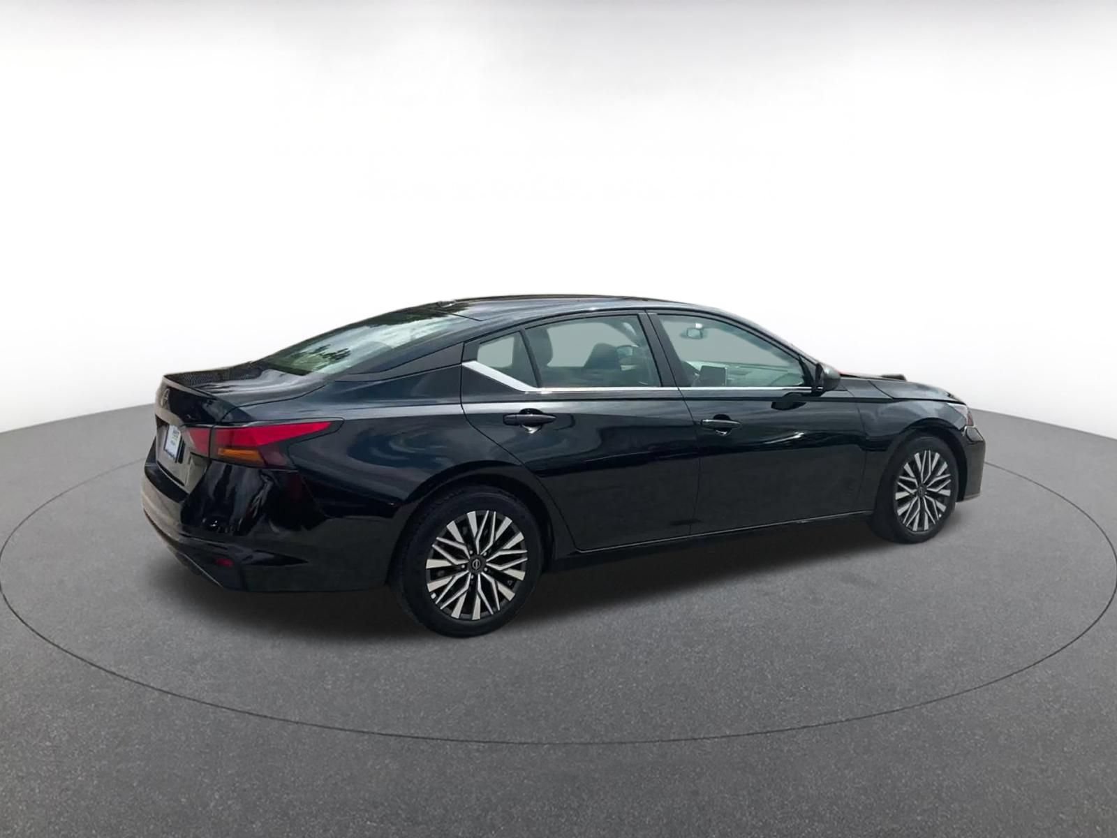 Used 2026 Nissan Altima 2.5 SV FWD image 14