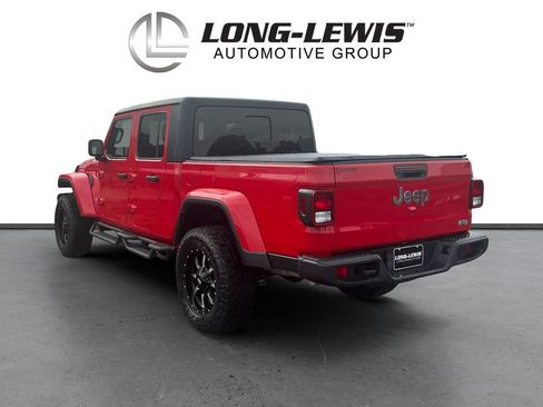 Used 2023 Jeep Gladiator Overland AWD/4WD image 4