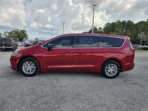 New 2026 Chrysler Pacifica Select image 3