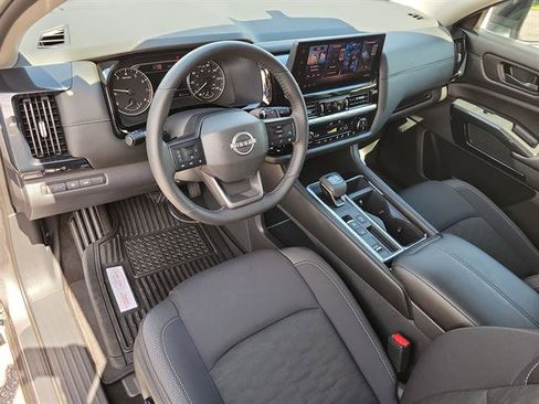 Used 2026 Nissan Pathfinder SV FWD image 2