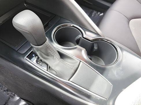 Used 2020 Toyota Camry LE image 34