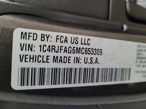 Used 2021 Jeep Grand Cherokee Laredo X AWD/4WD image 33