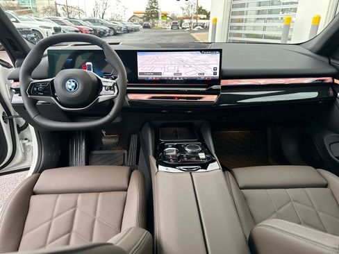 Used 2026 BMW i5 eDrive40 w/ Premium Package image 11