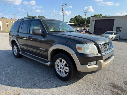 Used 2006 Ford Explorer Eddie Bauer RWD image 3