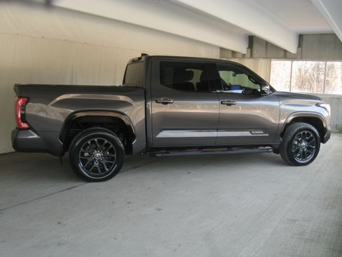 Used 2022 Toyota Tundra Platinum image 6