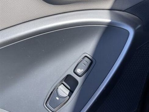 Used 2017 Hyundai Santa Fe Limited image 7