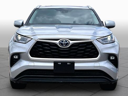 Used 2022 Toyota Highlander XLE FWD image 4