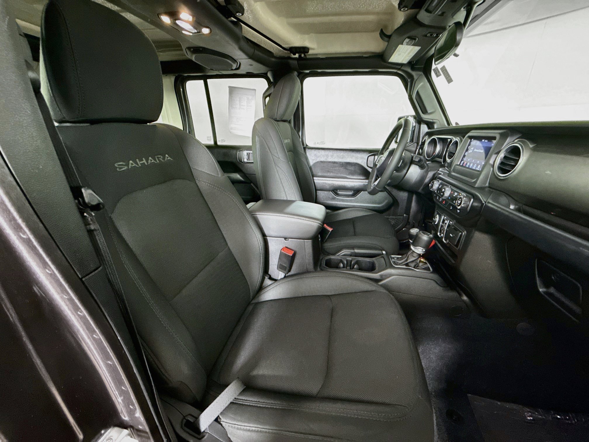 Used 2019 Jeep Wrangler Unlimited Sahara AWD/4WD image 33
