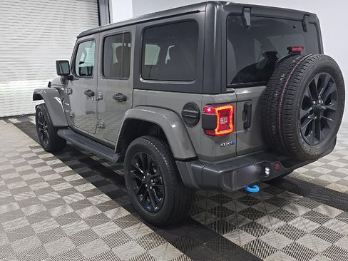 Used 2022 Jeep Wrangler Unlimited Sahara AWD/4WD image 7