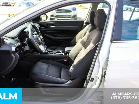Used 2024 Nissan Altima 2.5 SV image 17