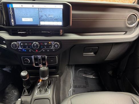 Used 2024 Jeep Wrangler Unlimited Sahara w/ Technology Group image 17