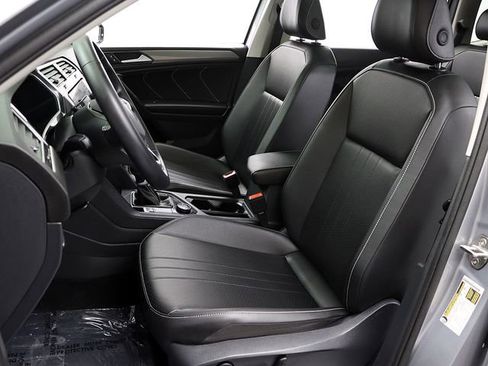 Used 2024 Volkswagen Tiguan SE AWD/4WD image 9