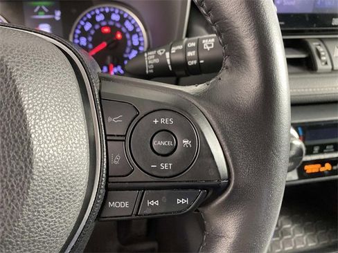 Used 2019 Toyota RAV4 XLE Premium image 17