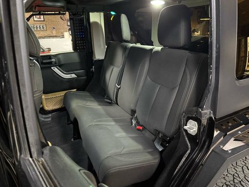 Used 2018 Jeep Wrangler Unlimited Rubicon w/ Dual Top Group AWD/4WD image 24