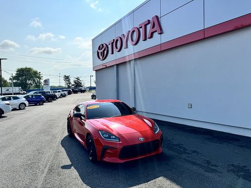 Used 2023 Toyota GR86 Premium w/ ALL Weather Mat Package (TMS) RWD image 1