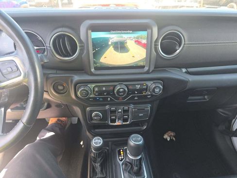 Used 2023 Jeep Wrangler Unlimited Sahara w/ Cold Weather Group AWD/4WD image 6