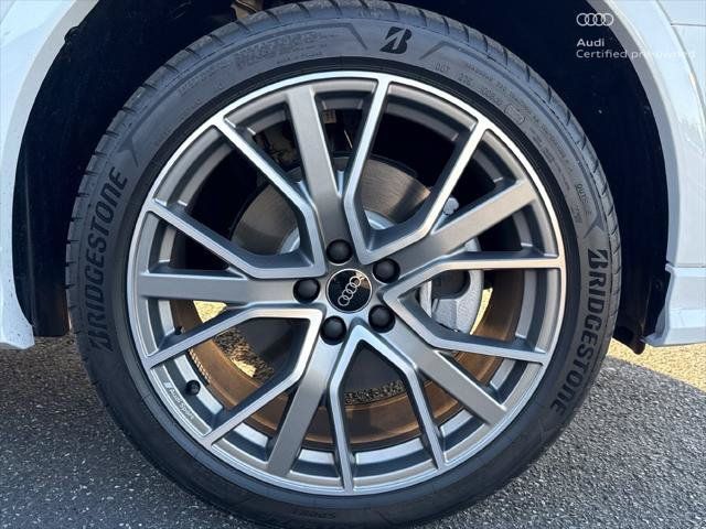 Used 2025 Audi Q3 2.0T Premium Plus w/ Premium Plus Package AWD/4WD image 32