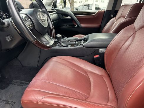 Used 2017 Lexus LX 570 4WD image 11