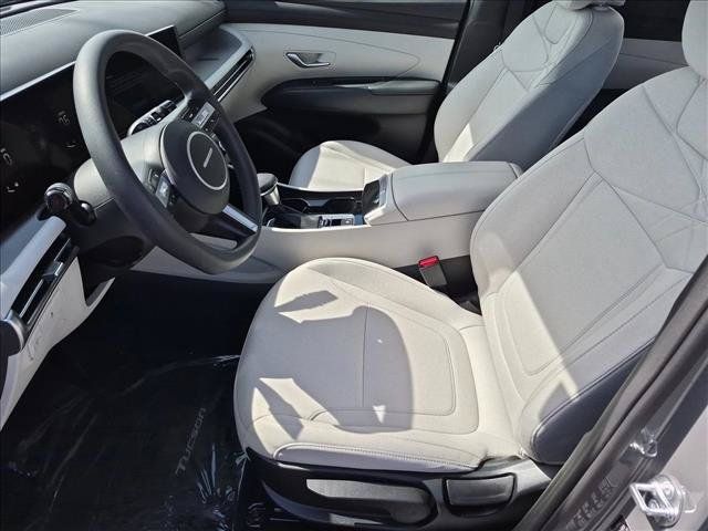 Certified 2025 Hyundai Tucson SE FWD image 16