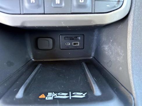 Used 2023 GMC Acadia Denali image 26