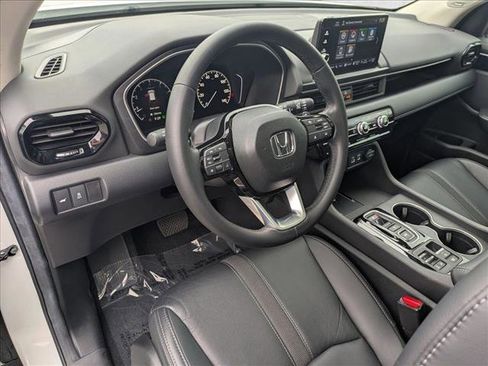 Used 2025 Honda Pilot Touring image 10