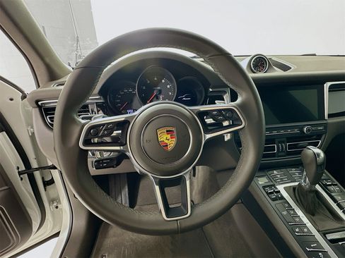 Used 2021 Porsche Macan image 12