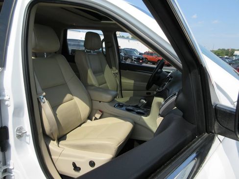 Used 2020 Jeep Grand Cherokee Limited AWD/4WD image 21