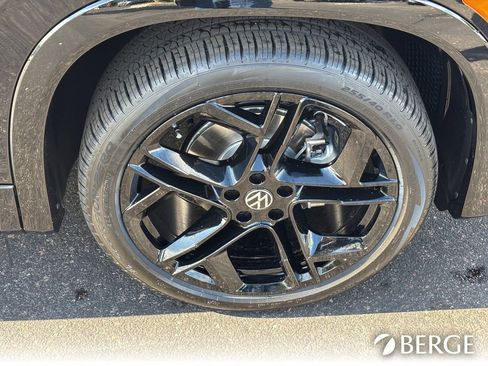 New 2026 Volkswagen Tiguan SE R-Line image 11