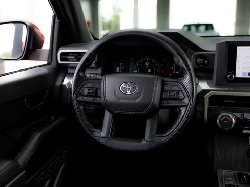 Certified 2025 Toyota Tacoma SR5 AWD/4WD image 10