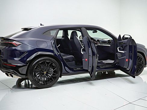 Used 2025 Lamborghini Urus SE AWD/4WD image 22