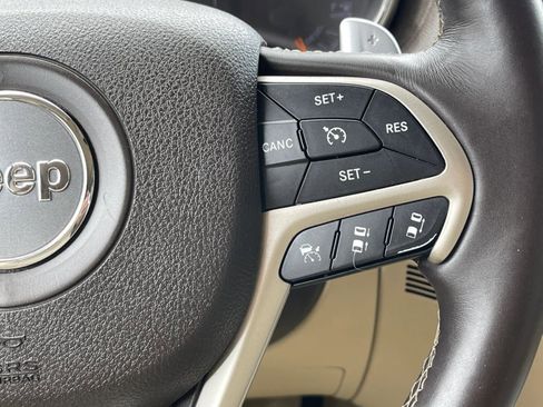 Used 2015 Jeep Grand Cherokee Overland w/ Advanced Technology Group AWD/4WD image 31