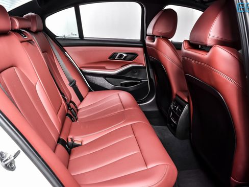 Used 2025 BMW 330i xDrive Sedan w/ M Sport Package image 21