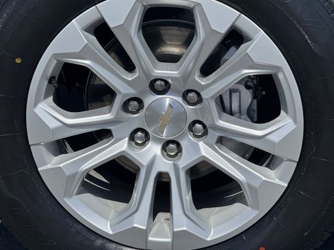 Used 2022 Chevrolet Silverado 1500 LTZ w/ LTZ Premium Package RWD image 9