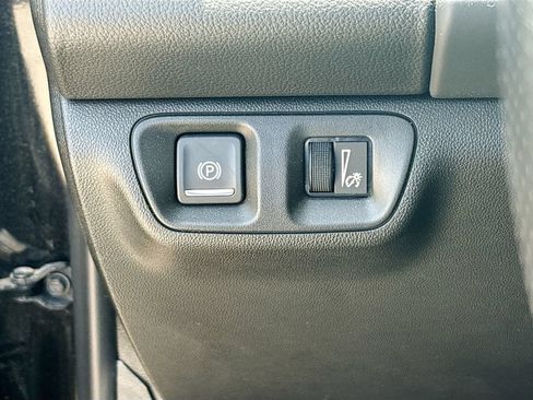 Used 2023 GMC Acadia SLE w/ Driver Convenience Package FWD image 10