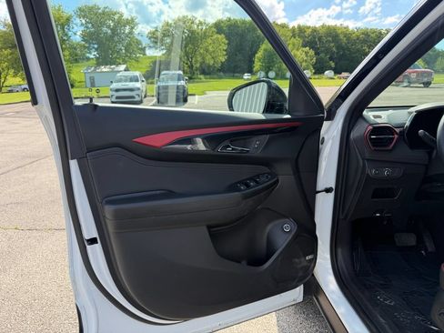 Used 2024 Chevrolet TrailBlazer RS w/ Convenience Package AWD/4WD image 14