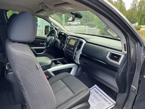 Used 2017 Nissan Titan SV RWD image 14