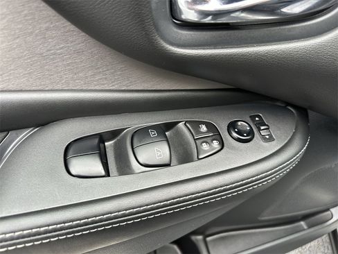 Used 2023 Nissan Murano SV w/ SV Midnight Edition Package image 13