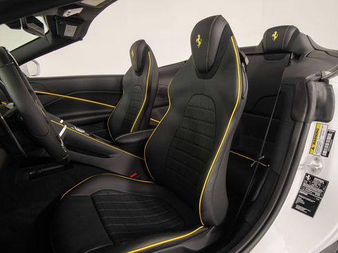 Certified 2026 Ferrari Roma Spider RWD image 20