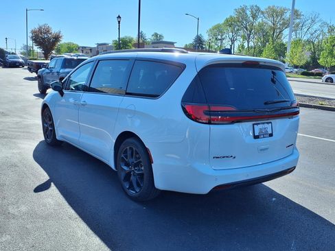 Used 2025 Chrysler Pacifica Limited FWD image 30