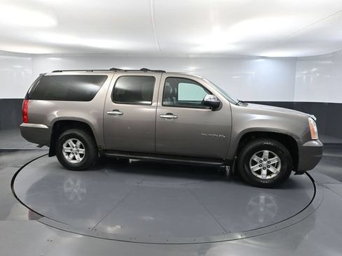 Used 2012 GMC Yukon XL SLT w/ SLT-2 Equipment Package AWD/4WD image 3