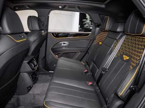 Certified 2024 Bentley Bentayga AWD/4WD image 20
