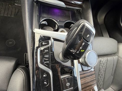 Used 2023 BMW 530e xDrive image 25