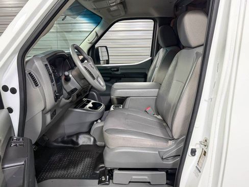 Used 2020 Nissan NV 2500 SV image 17