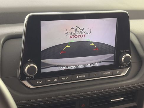 Used 2025 Nissan Rogue SV FWD image 16
