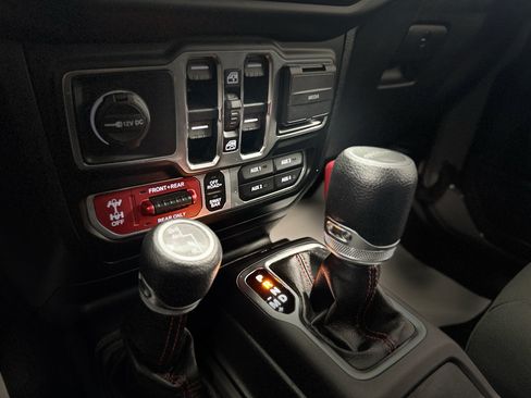 Used 2021 Jeep Gladiator Rubicon AWD/4WD image 22